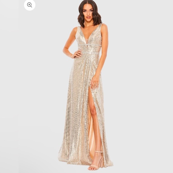 MAC DUGGAL
Metallic Sequined Plunge Neck Gown silver/gold size 6 NWT - Picture 8 of 15